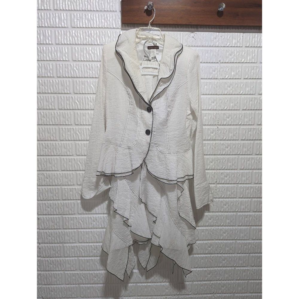 Design Today's Women's White 2  skirt Set Black Trim L (see description)